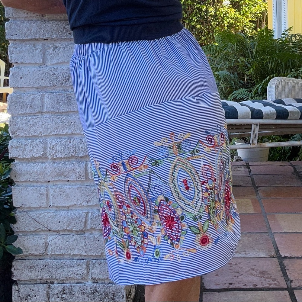 French girl market skirt, size L, elasticity waist, embroidered detail. - Picture 6 of 7